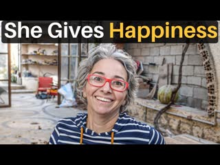 She Gives Happiness (Tripoli, Libya)