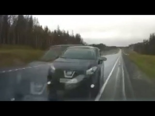 Вздремнул за рулём: момент лобового ДТП на загородной трассе