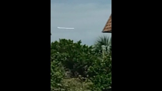 Grande OVNI Charuto Branco Sobre Miami Large White Cigar UFO Over Miami