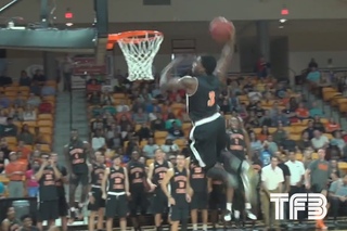 5’7“ Kid DESTROYS 360 Dunk off the Pass from the Crowd