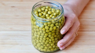Когда дома нахожу баночку ГОРОШКА- делаю эту ЗАКУСКУ. Быстрый рецепт вкусного салата Соперник Оливье