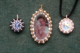Beading4perfectionists : “The lazy bezel“ around a 16mm Rivoli beading tutorial (pendant)