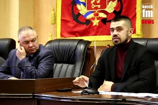 В Керчи когда жилой район без света, у супермаркетов все включенно