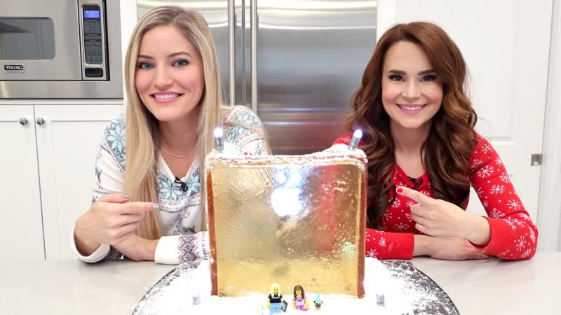 Apple Store Gingerbread House with Ro, Nerdy Nummies, i