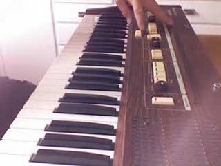 Suzuki M-300 keyboard