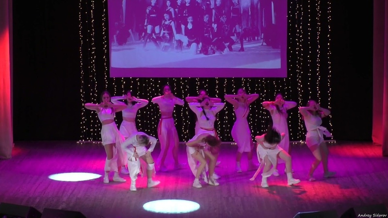 43. Euphoria LOONA