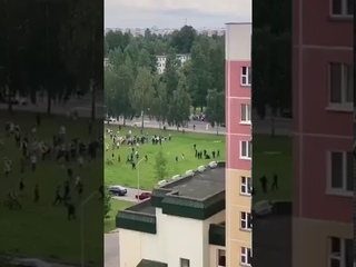 Видео о том как вчера в Витебске народ озверел и попер на омон
