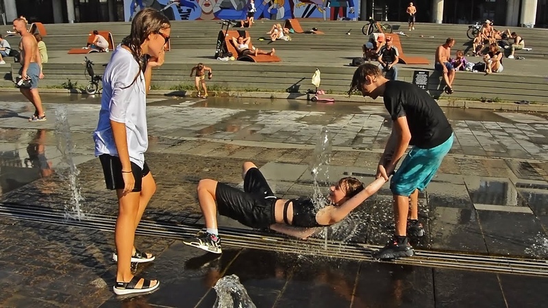 Girls, boy and wet fountain joys 4 2023, Девушки, парень и мокрые фонтанные