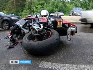 На улице Киренского произошло ДТП с участием байкера
