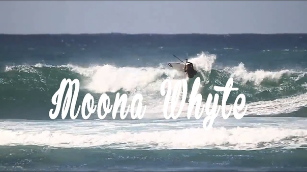 Moona Whyte kitesurfing on