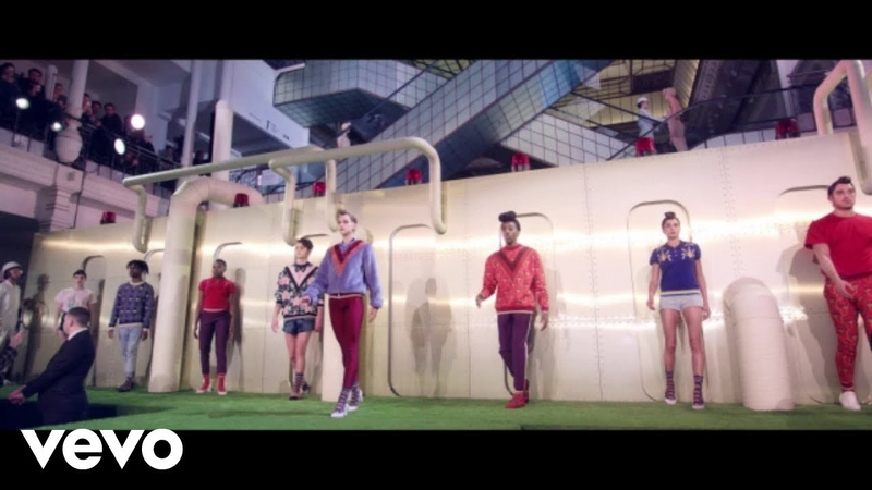 Stromae Défiler (bande originale de la capsule n 5