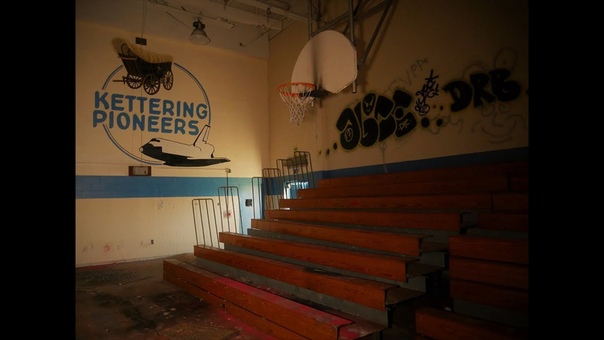 URBEX DANE A POOL in this huge ABANDONED HIGH