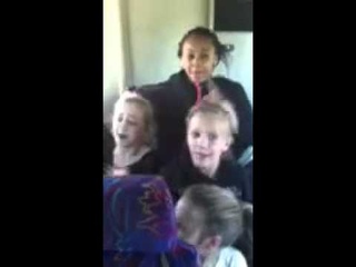Girls sing bieber