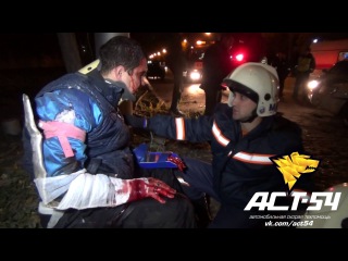 Форестер врезался в дерево на Ватутина в Новосибирске