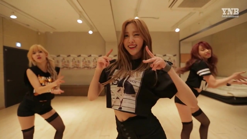 Dance Practice, BESTie Excuse Me Eye contact