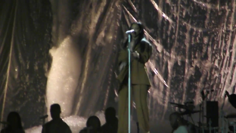 Rihanna Kiss It Better ( TD Garden,