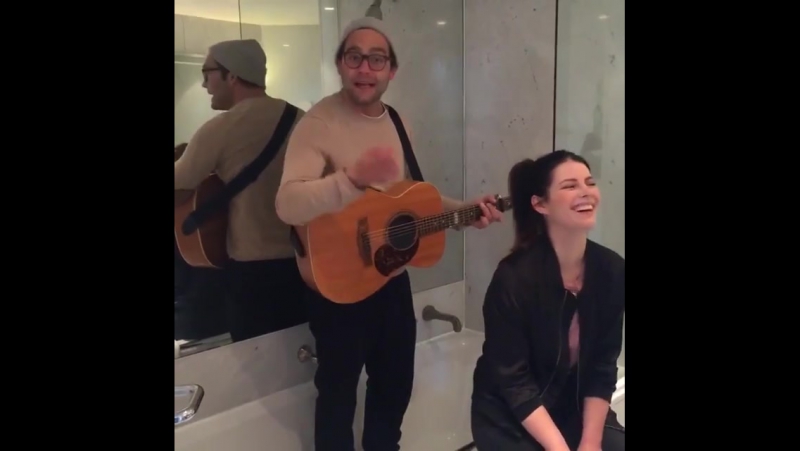 Axel aki Bosse singt im Bad :