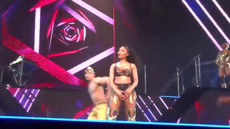 Nicki Minaj Did It Onem ( Live The Pinkprint Tour, Leeds, 09 04