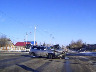 “Не проскочил“ ДТП на перекрестке ул.Садовая/Вавилова, Югорск 20 апреля 2018 год