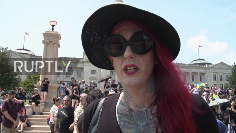 USA: Counter protesters raise hell over Satanists Baphomet