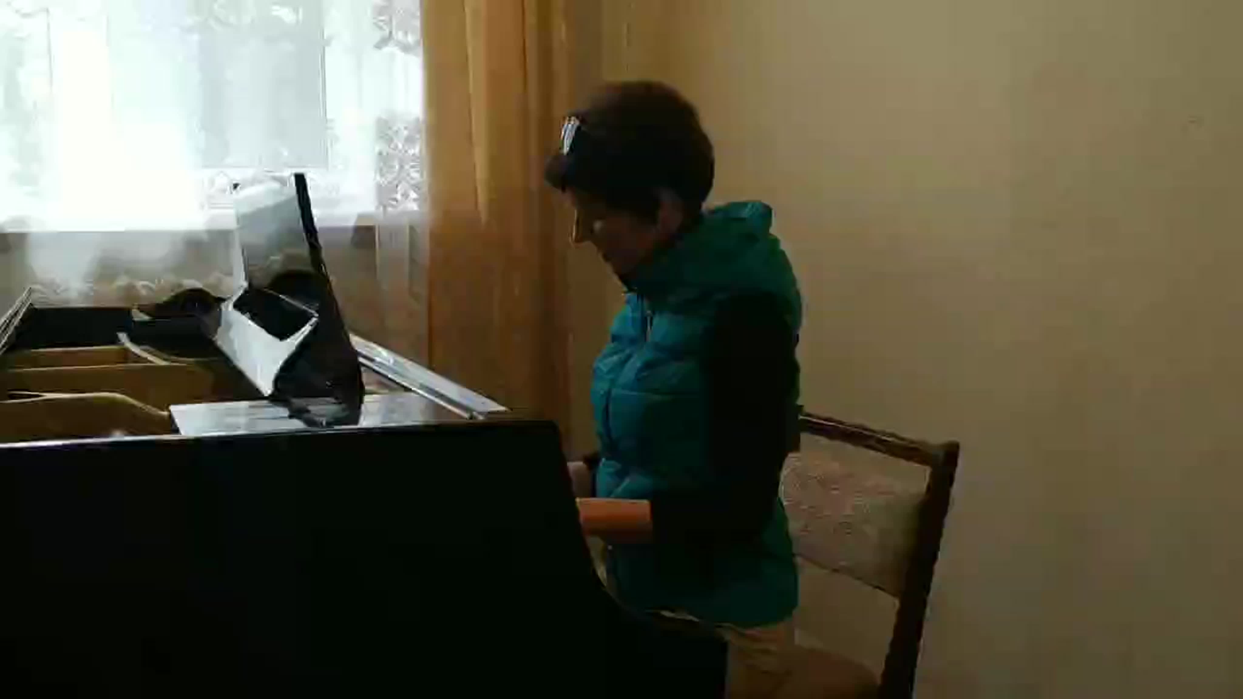 Карантин — это плохо и скучно. А так хочется творчества, сцены, аплодисментов. Встречайте, Ирина Лев...