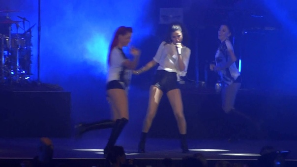 Selena Gomez Intro + Bang Bang Bang, Stars Dance Tour 2013
