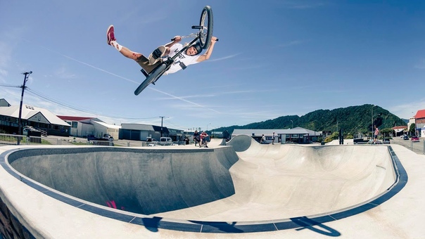 Bowl Doggin in Greymouth: Rat Pack Goes South, Episode