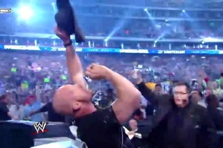 Stone Cold Steve Austin At WrestleMania 25 HD