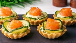 Piękna i pyszna świąteczna przekąska. Tartlets Z Serem I Czerwoną Rybą