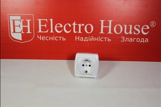 Обзор накладной розетки с заземлением серии Accura ElectroHouse