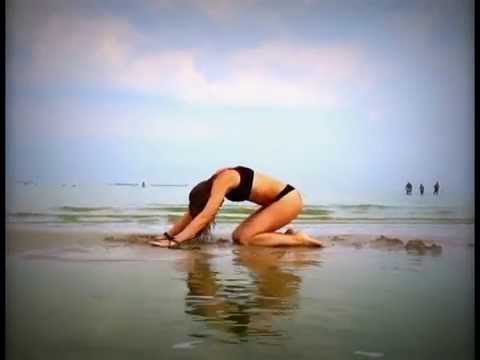 Йога пластика на пляже с Муза Маргаритой, Sexy yoga on the beach with Muse