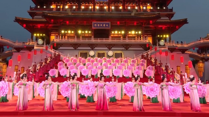 Chinese President Xi Jinping watches performance with Central Asian