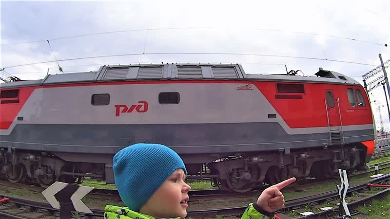 Видео про поезда для детей идем смотреть поезда и залезем в